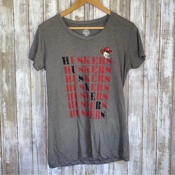 NCAA Tops - NCAA Nebraska Cornhuskers Grey Tee Women’s Small